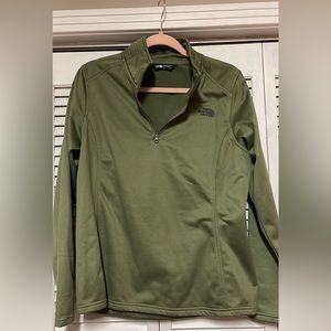 Womens North Face 1/4 zip Sz.L